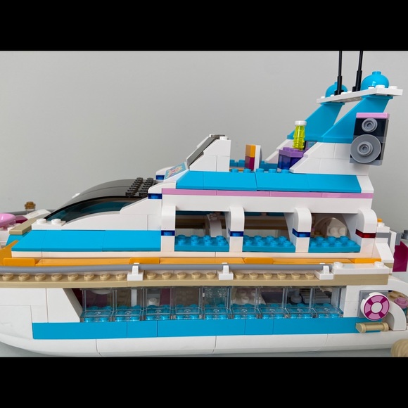 Legos Dolphin Cruiser - Picture 4 of 13